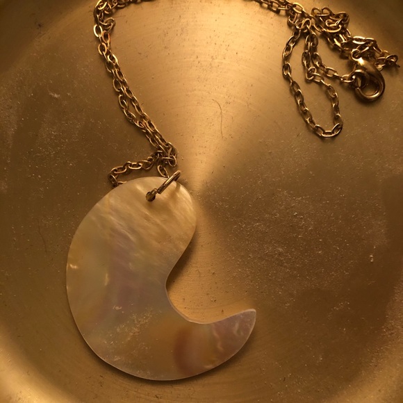 Jami Rodriguez Shell and Star Necklace - Picture 3 of 3